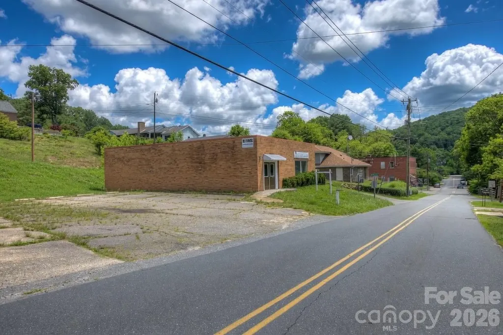 193 Walnut Avenue Spruce Pine NC 28777
