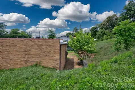 193 Walnut Avenue Spruce Pine NC 28777