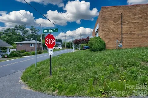 193 Walnut Avenue Spruce Pine NC 28777