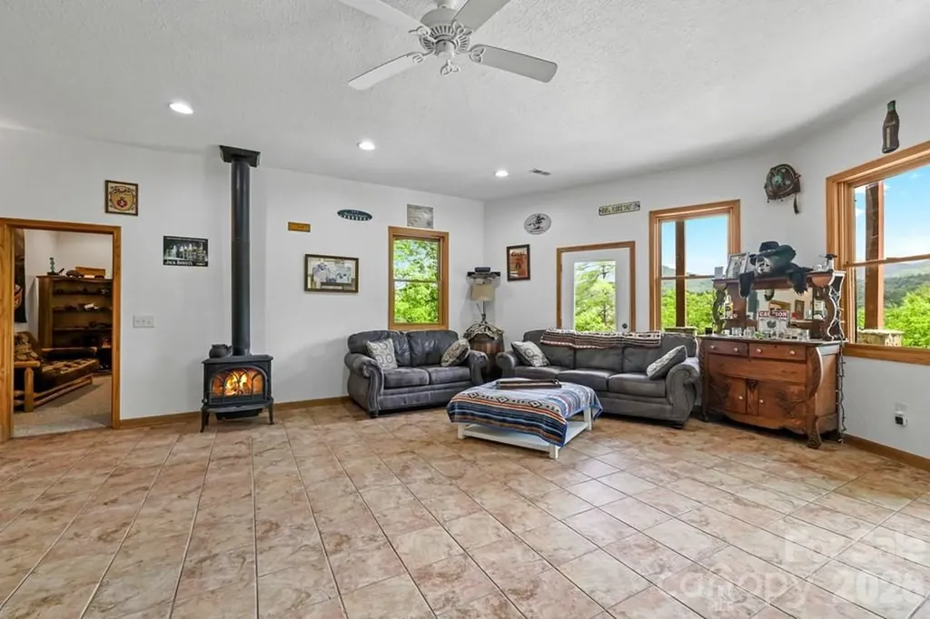 1188 Tobacco Branch Road Almond NC 28702