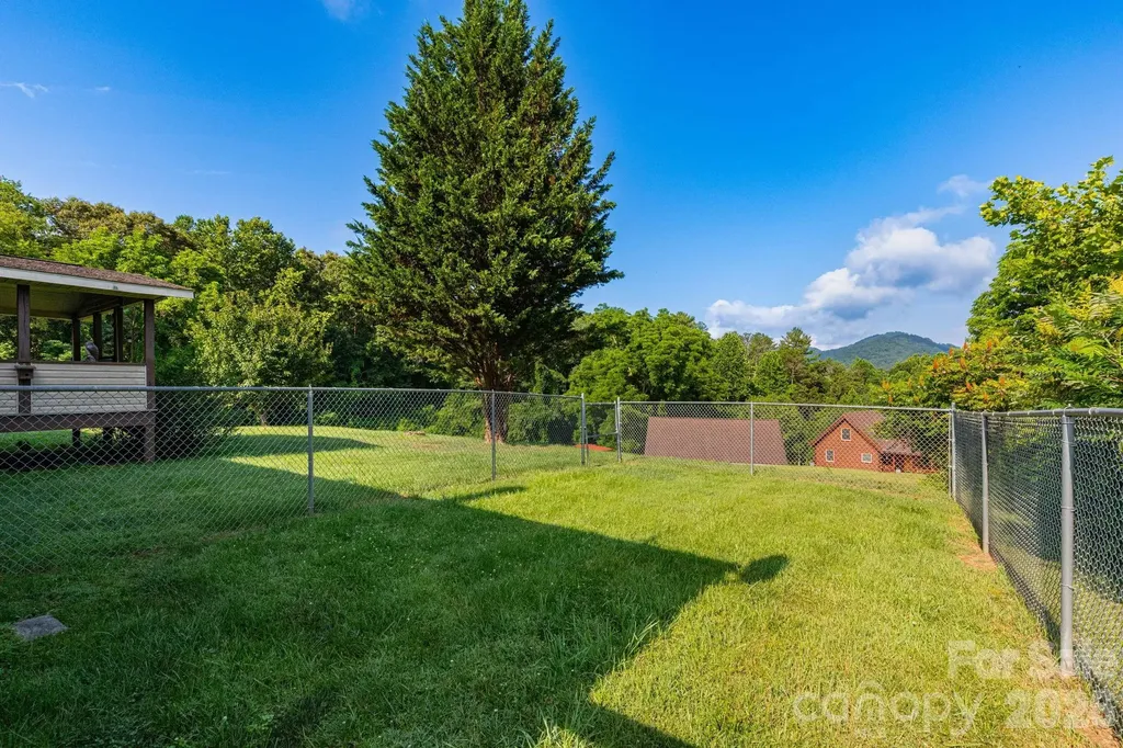71 Teachers Lane Canton NC 28716