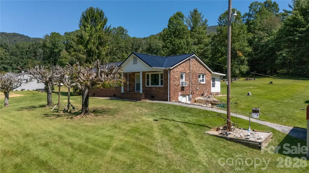 1424 Bear Creek Road Bakersville NC 28705