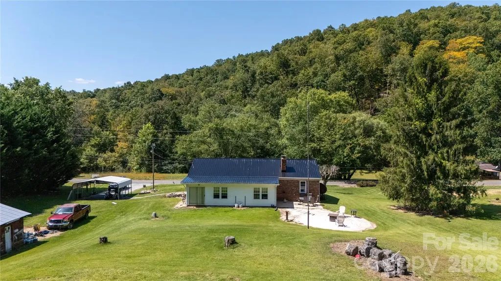 1424 Bear Creek Road Bakersville NC 28705