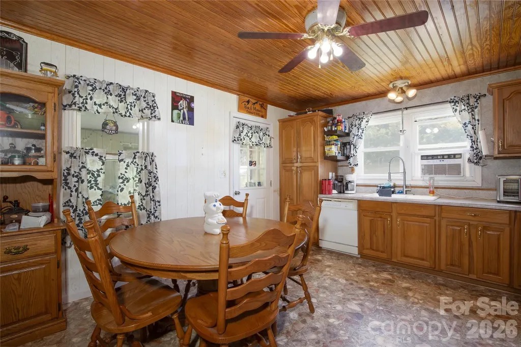 1424 Bear Creek Road Bakersville NC 28705
