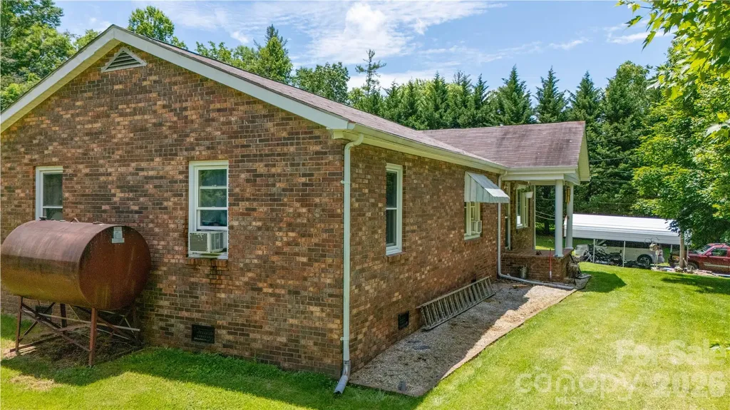 1424 Bear Creek Road Bakersville NC 28705