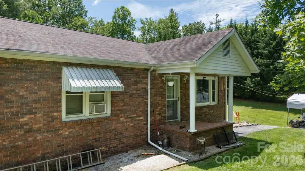 1424 Bear Creek Road Bakersville NC 28705