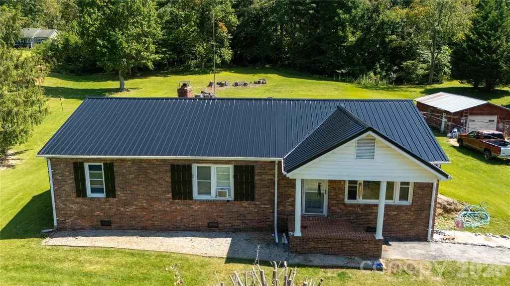 1424 Bear Creek Road Bakersville NC 28705