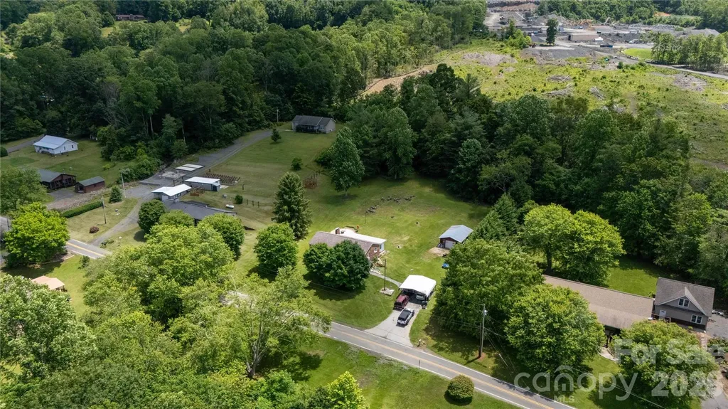 1424 Bear Creek Road Bakersville NC 28705