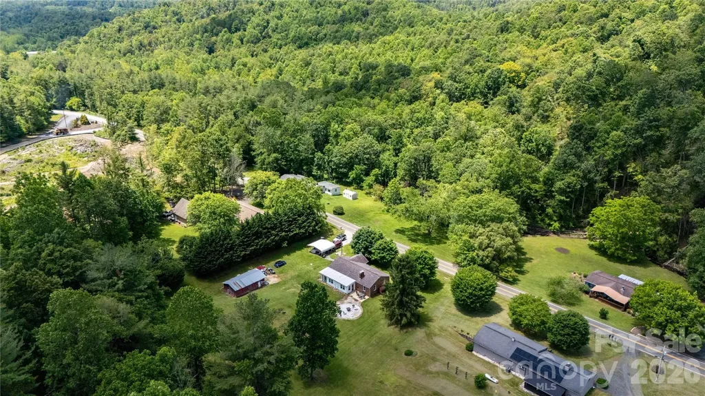1424 Bear Creek Road Bakersville NC 28705