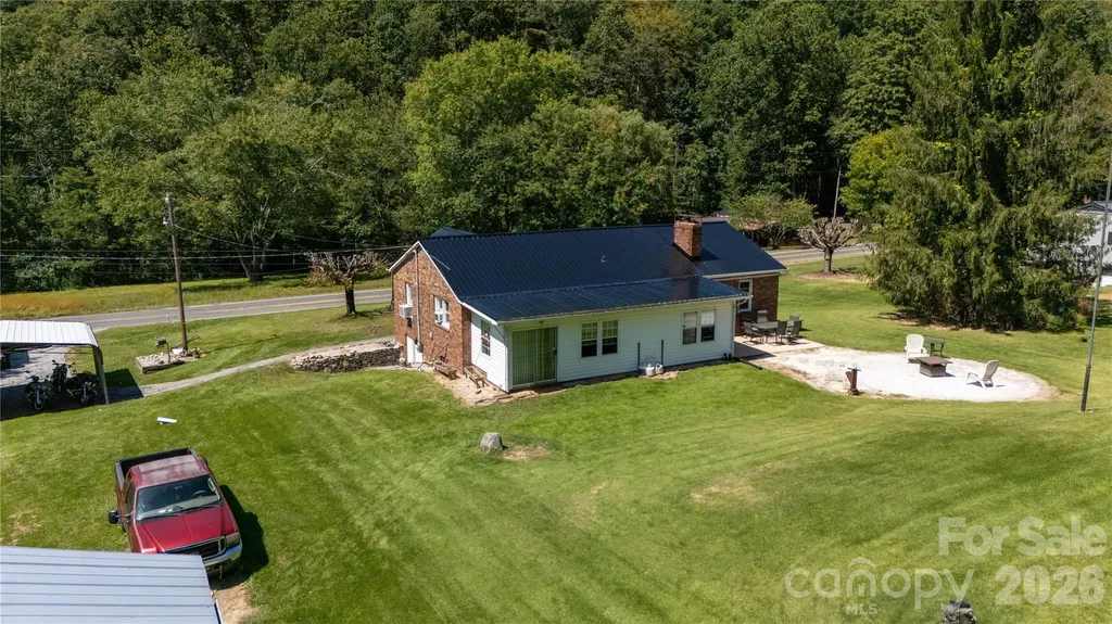 1424 Bear Creek Road Bakersville NC 28705
