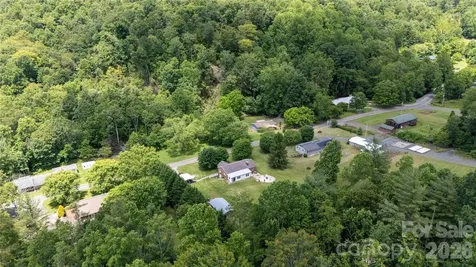 1424 Bear Creek Road Bakersville NC 28705