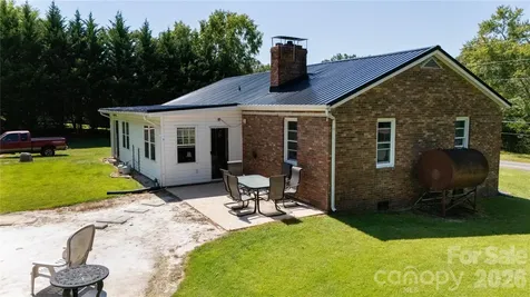 1424 Bear Creek Road Bakersville NC 28705