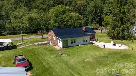 1424 Bear Creek Road Bakersville NC 28705