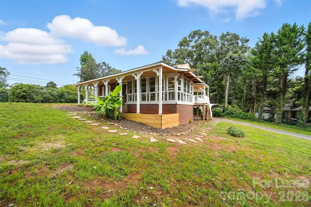 1234 11th Street NW Hickory NC 28601
