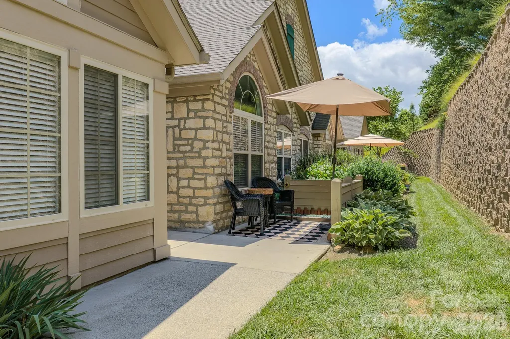 52 Mountain Meadow Circle Weaverville NC 28787