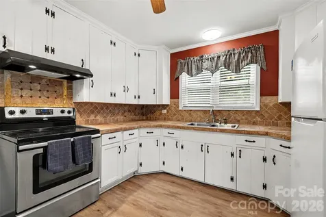 217 Oakwood Avenue York SC 29745