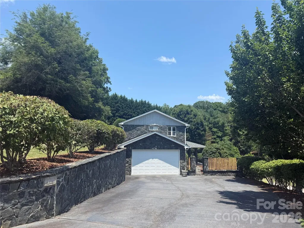 195 Oak Lane Mars Hill NC 28754