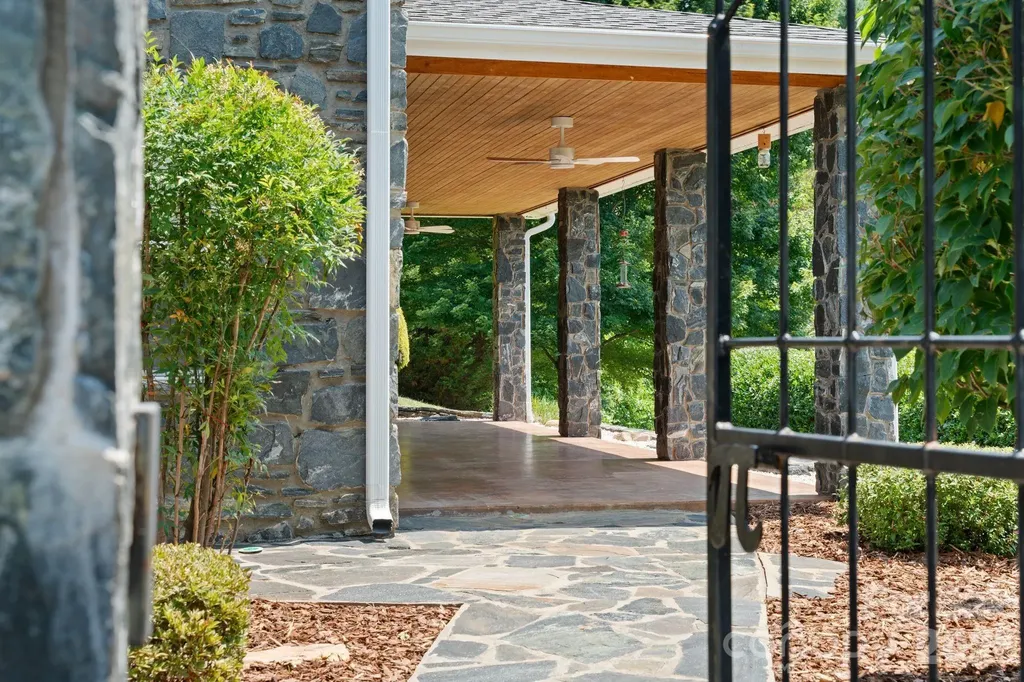195 Oak Lane Mars Hill NC 28754