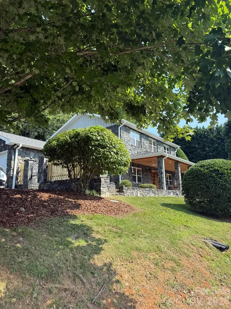 195 Oak Lane Mars Hill NC 28754