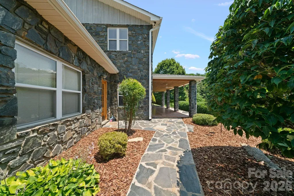 195 Oak Lane Mars Hill NC 28754