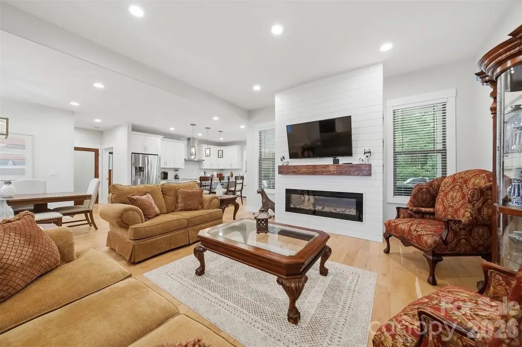 2630 36th Avenue NE Hickory NC 28601