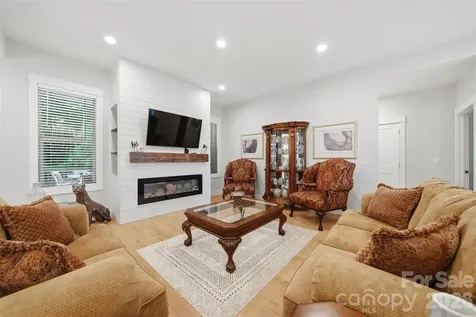 2630 36th Avenue NE Hickory NC 28601