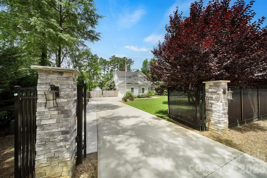 6218 Cory Bret Lane Charlotte NC 28278