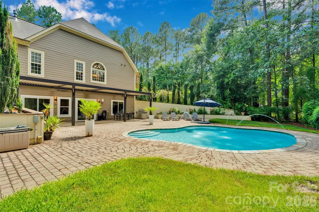 4552 Sawgrass Court Denver NC 28037
