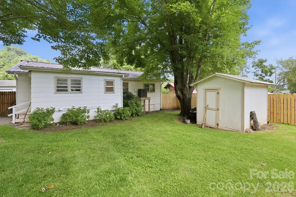31 Edwards Street Waynesville NC 28786