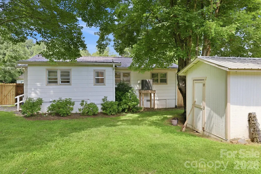 31 Edwards Street Waynesville NC 28786