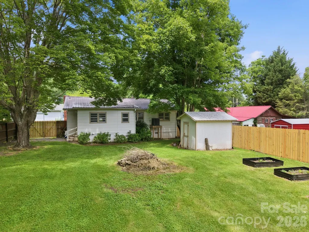 31 Edwards Street Waynesville NC 28786
