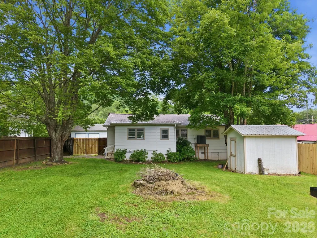 31 Edwards Street Waynesville NC 28786