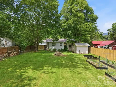 31 Edwards Street Waynesville NC 28786