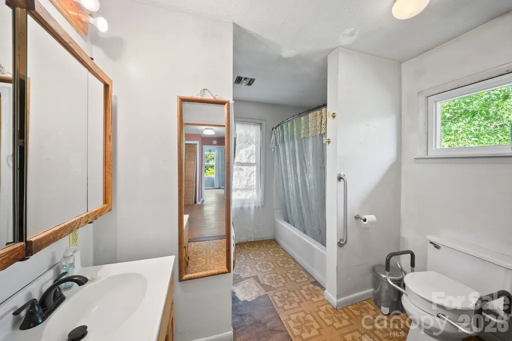 78 Green Oak Road Asheville NC 28804