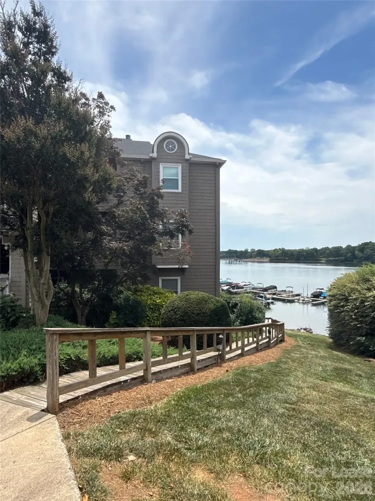 9817 Emerald Point Drive Charlotte NC 28278