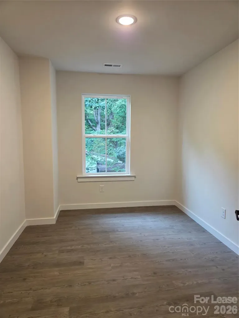 104 10th Avenue SE Hickory NC 28602