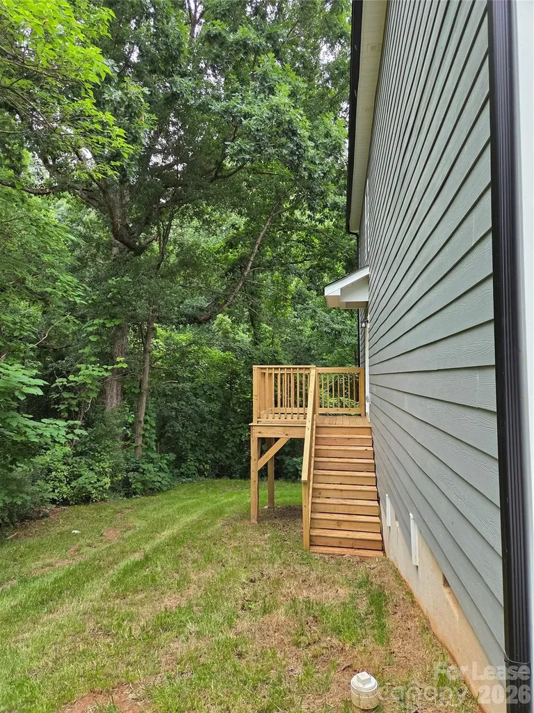 104 10th Avenue SE Hickory NC 28602