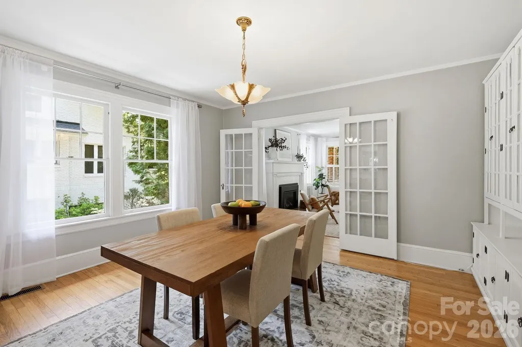 23 Warwick Place Asheville NC 28804