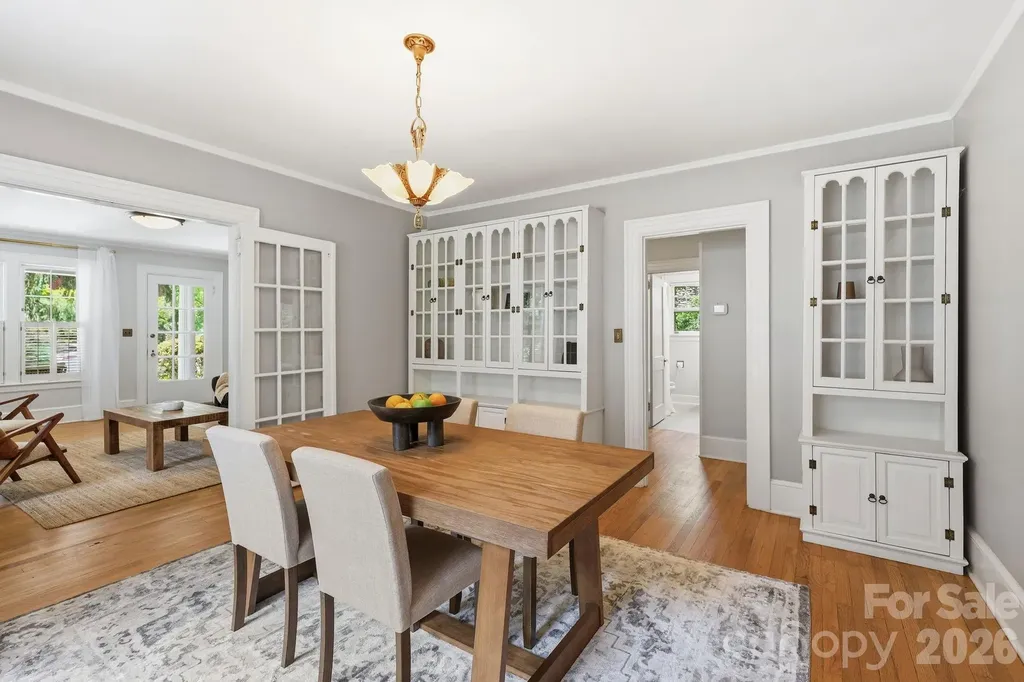 23 Warwick Place Asheville NC 28804