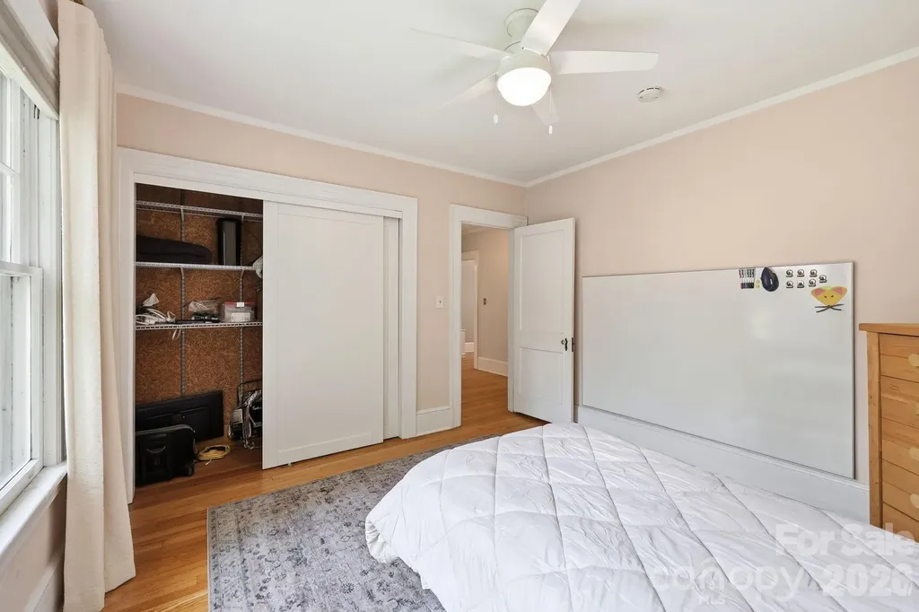23 Warwick Place Asheville NC 28804