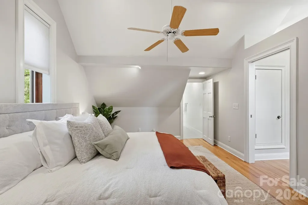 23 Warwick Place Asheville NC 28804