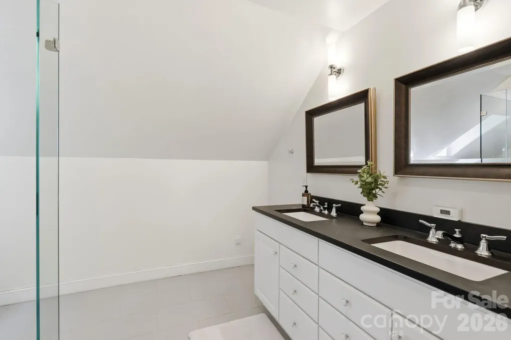 23 Warwick Place Asheville NC 28804