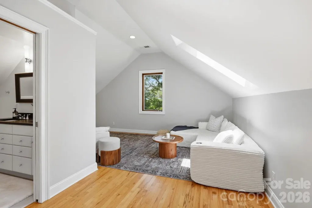 23 Warwick Place Asheville NC 28804