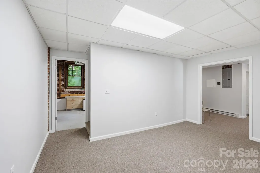23 Warwick Place Asheville NC 28804