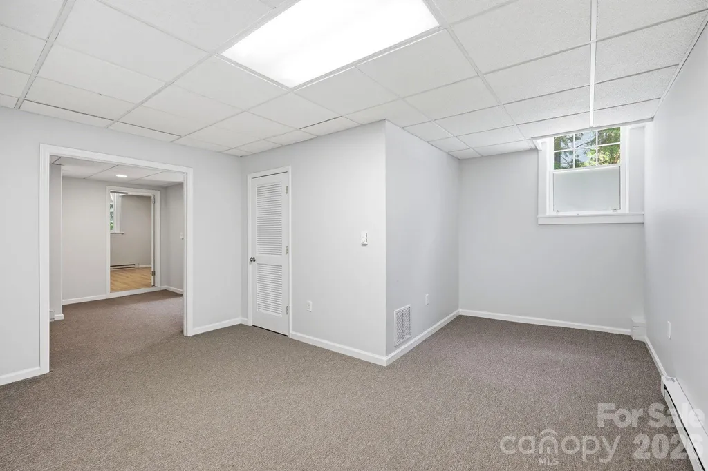 23 Warwick Place Asheville NC 28804