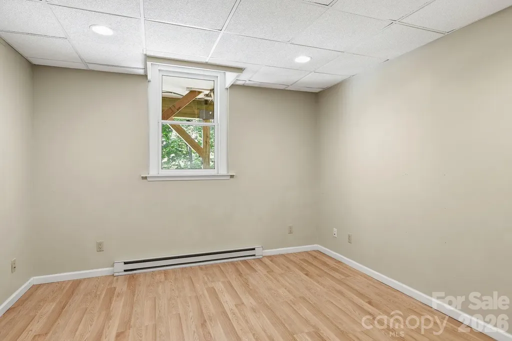 23 Warwick Place Asheville NC 28804
