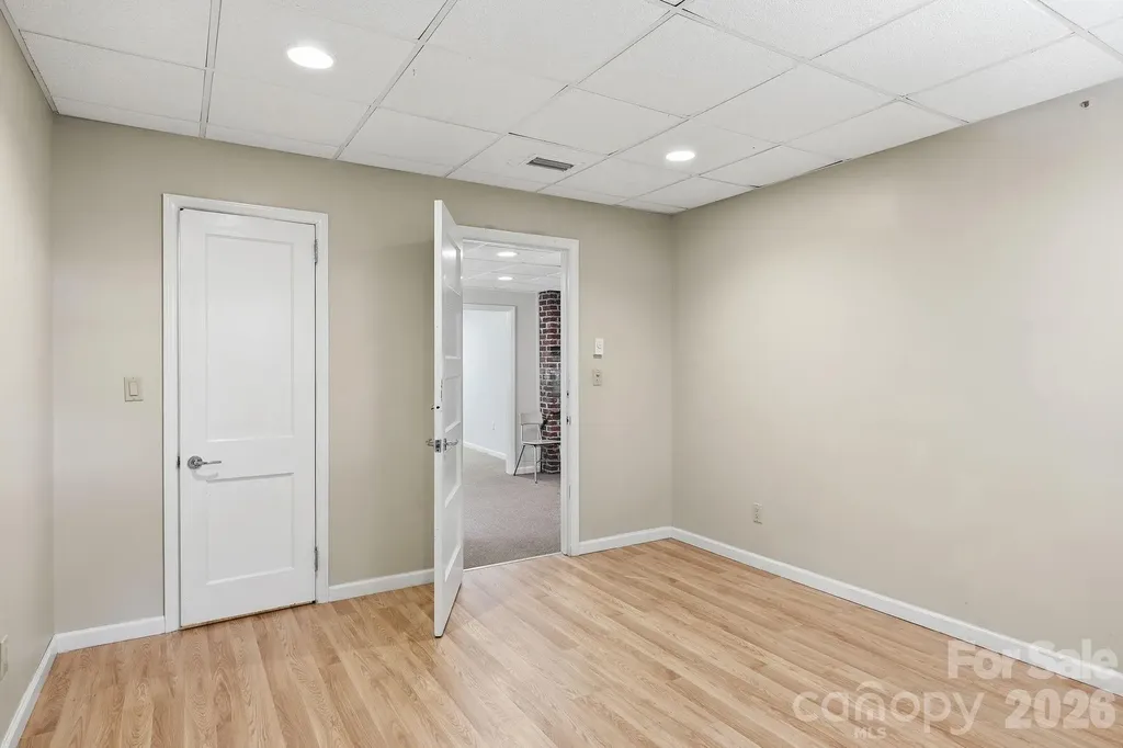 23 Warwick Place Asheville NC 28804