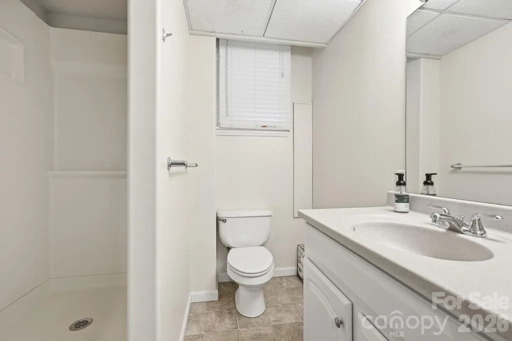 23 Warwick Place Asheville NC 28804