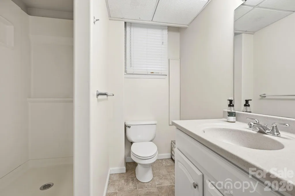 23 Warwick Place Asheville NC 28804