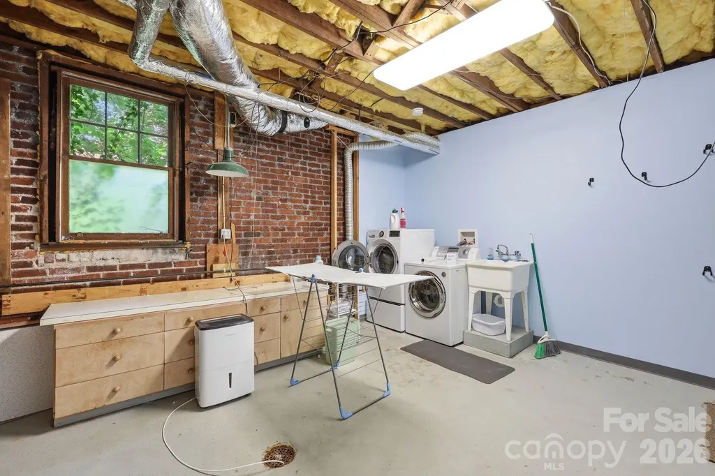 23 Warwick Place Asheville NC 28804